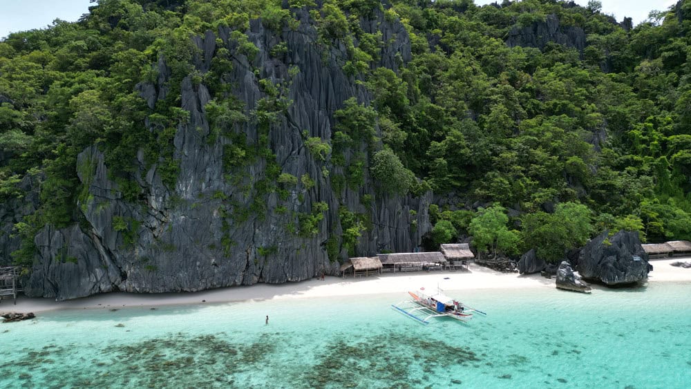 island hopping Coron Banol beach