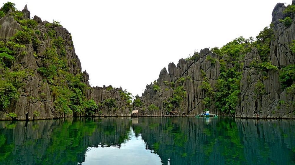 island hopping Coron Barracuda Lake