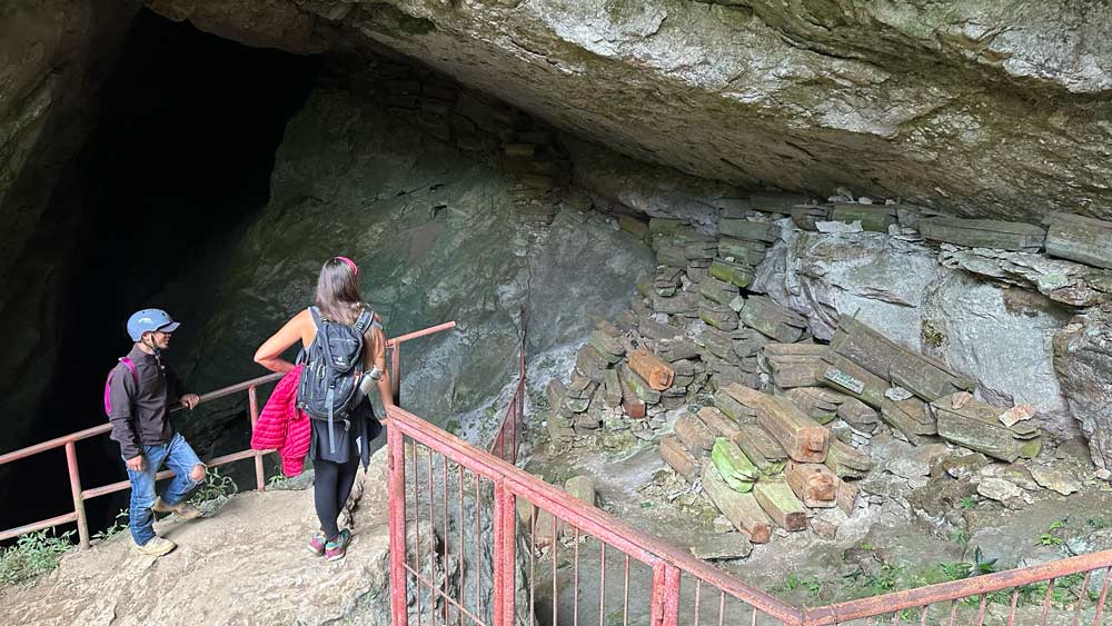 Lumiang Burial Cave