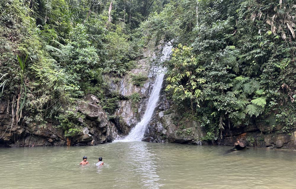 Pamuayan Waterfall Port Barton