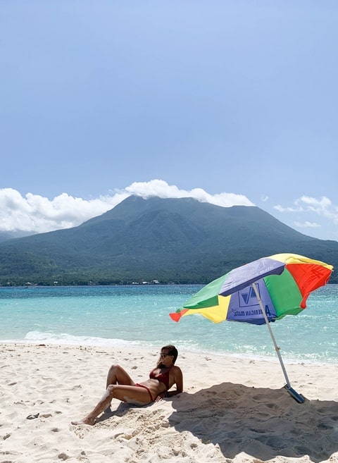 rental umbrellas in White Island