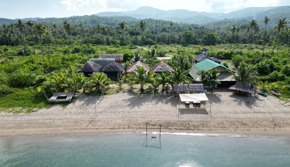 Footprints Beach Resort Tablas